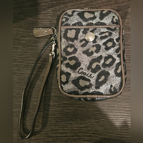 Coach Wristlet Silver Lepord/Cheetah Print - Picture 1 of 7